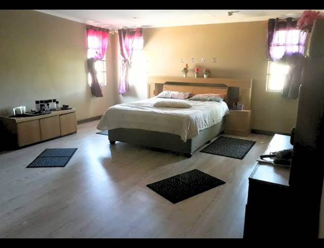 4 BEDROOM FREESTANDING FOR SALE IN MOOINOOI
